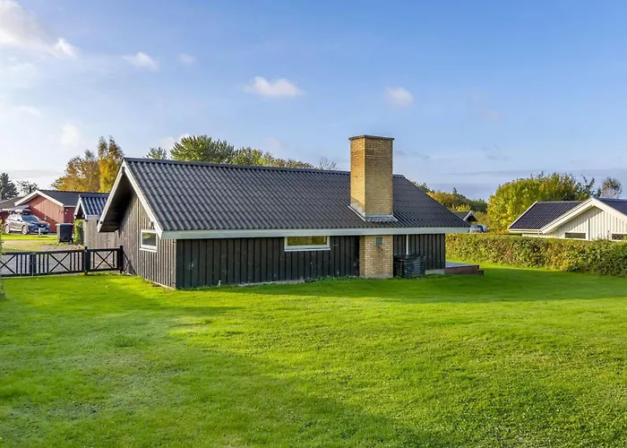 Filipa - 200m From The Sea By Interhome Nyaraló